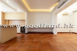 SAI KUNG Waterfront Villa in Renowned Complex For Sale