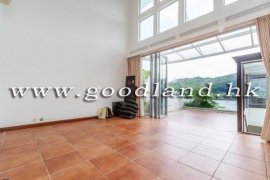 SAI KUNG Waterfront Villa in Renowned Complex For Sale