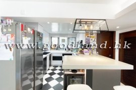 Clear Water Bay Prestigious Village House For Sale