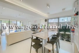 Clear Water Bay Prestigious Village House For Sale