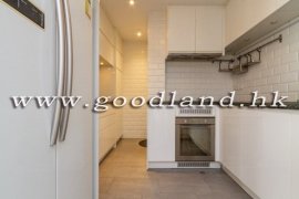 SAI KUNG Villa For Sale | Walk To Town, Front and Back Gardens & 3 Bedrooms