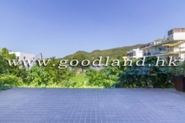 Expat Community House with Spacious Kitchen in Clear Water Bay