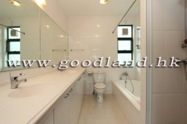 CLEAR WATER BAY Village House with Huge Lawn Garden For Rent