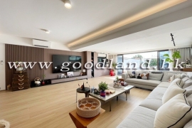 Clear Water Bay Villa With Huge Split-Level Garden For Sale