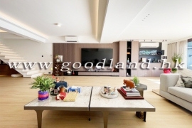 Clear Water Bay Villa With Huge Split-Level Garden For Sale