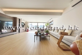 Clear Water Bay Villa With Huge Split-Level Garden For Sale