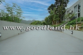 End Unit House with Huge Garden & Garage in Clear Water Bay