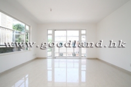 CLEAR WATER BAY Spacious Village House with Parking For Sale