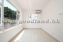 CLEAR WATER BAY Spacious Village House with Parking For Sale