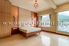 SAI KUNG Waterfront Villa with Spacious Living Area For Sale