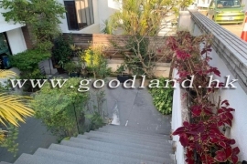 SAI KUNG Villa with Front and Back Garden For Sale