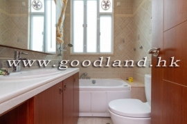 Sai Kung Villa For Sale Managed Complex