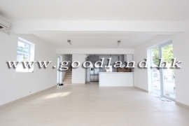 CLEAR WATER BAY Renovated Village House with Sea and Greenery Views For Rent