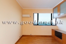 SAI KUNG Walk to Town Family Villa For Sale