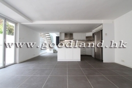 CLEAR WATER BAY Renovated Village House with Huge Gated Garden For Rent