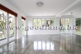 CLEAR WATER BAY Renovated Village House with Huge Gated Garden For Rent
