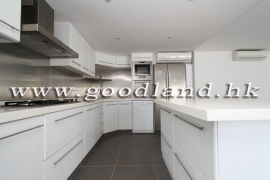 CLEAR WATER BAY Renovated Village House with Huge Gated Garden For Rent