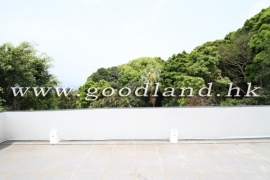 CLEAR WATER BAY Renovated Village House with Huge Gated Garden For Rent