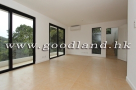 CLEAR WATER BAY Newly Renovated Village House with Garden For Rent
