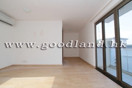 CLEAR WATER BAY Newly Renovated Village House with Lawn Garden For Rent