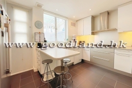 Clear Water Bay Villa With Split-Level Lawn Garden For Sale
