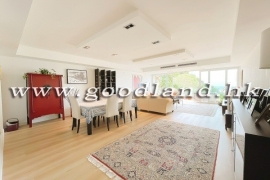 Clear Water Bay Villa With Split-Level Lawn Garden For Sale