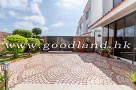 Clear Water Bay Corner Villa With Huge Garden For Sale
