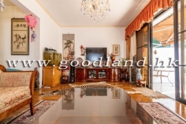 Clear Water Bay Corner Villa With Huge Garden For Sale