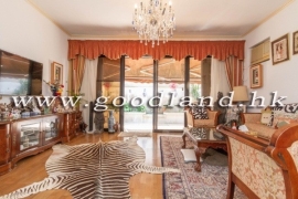 Clear Water Bay Corner Villa With Huge Garden For Sale