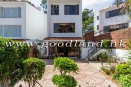 Clear Water Bay Corner Villa With Huge Garden For Sale