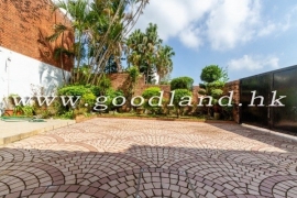 Clear Water Bay Corner Villa With Huge Garden For Sale