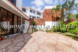 Clear Water Bay Corner Villa With Huge Garden For Sale