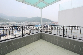 SAI KUNG Waterfront Villa in Well-Known Complex For Sale
