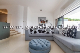 Clear Water Bay End-Unit Villa With Terrace Garden For Sale