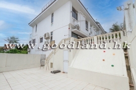 Clear Water Bay End-Unit Villa With Terrace Garden For Sale