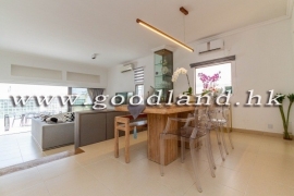 Clear Water Bay End-Unit Villa With Terrace Garden For Sale