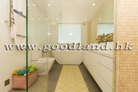 Clear Water Bay Convenient Location Village House for Sale