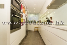 Clear Water Bay Convenient Location Village House for Sale