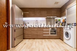 Clear Water Bay Convenient Location Village House for Sale