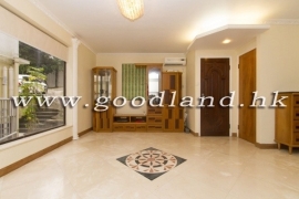 Clear Water Bay Convenient Location Village House for Sale