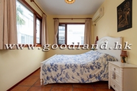 Clear Water Bay Convenient Location Village House for Sale