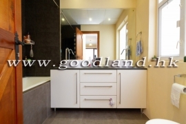 Clear Water Bay Convenient Location Village House for Sale