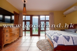 Clear Water Bay Convenient Location Village House for Sale