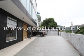 Clear Water Bay Convenient Location Village House for Sale