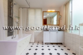 Clear Water Bay Convenient Location Village House for Sale