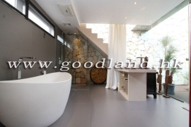 Clear Water Bay Renovated Village House for Sale