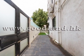 Clear Water Bay Renovated Village House for Sale