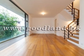 Clear Water Bay Renovated Beachside Village House for Sale