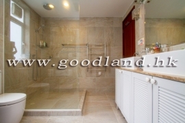 Clear Water Bay Renovated Bright Village House for Sale