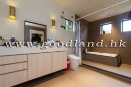 Clear Water Bay Renovated Greenery View Village House for Sale